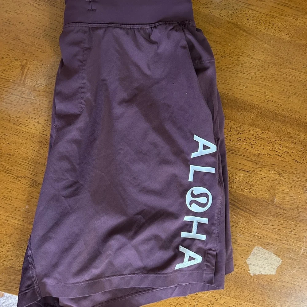 Aloha Lululemon Men's Shorts - T.H.E. Linerless Shorts 7" Plum - Size Medium - Picture 6 of 6